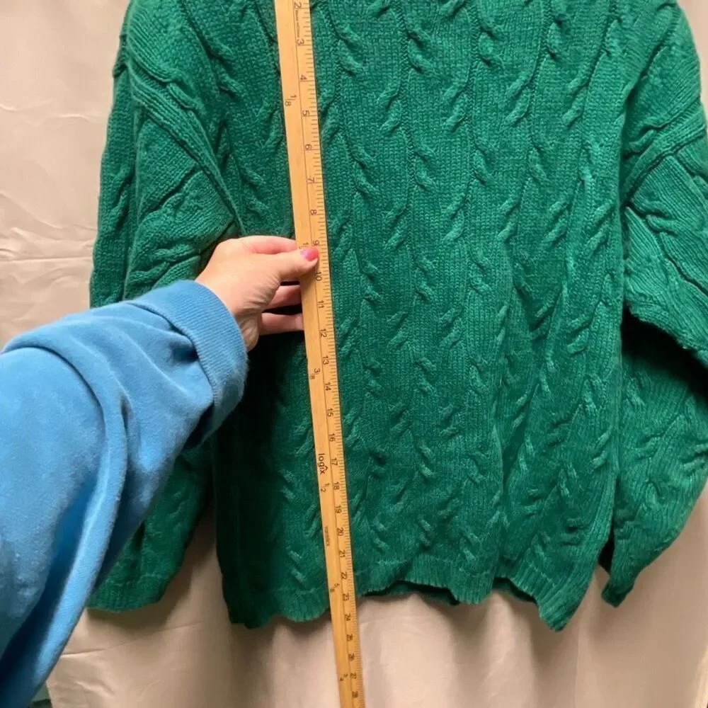 Vintage ☘️American Weekend green size M Ramie cotton sweater. Hong Kong